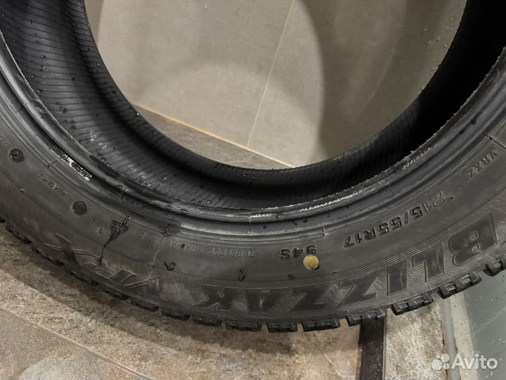 Bridgestone Blizzak VRX 215/55 R17