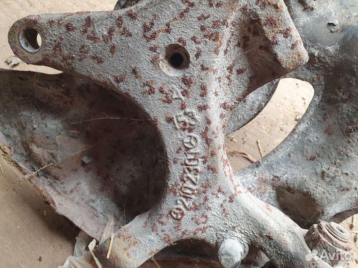 W210 поворотный кулак