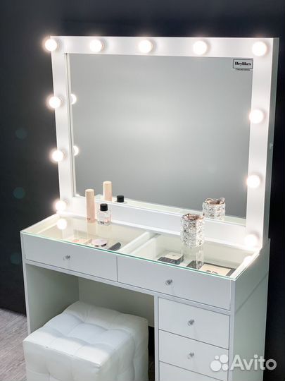 Туалетный столик и зеркало с подсветкой