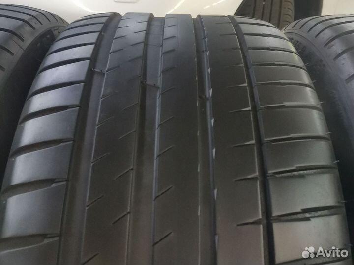 Michelin Pilot Sport 4 245/40 R19 и 275/35 R19