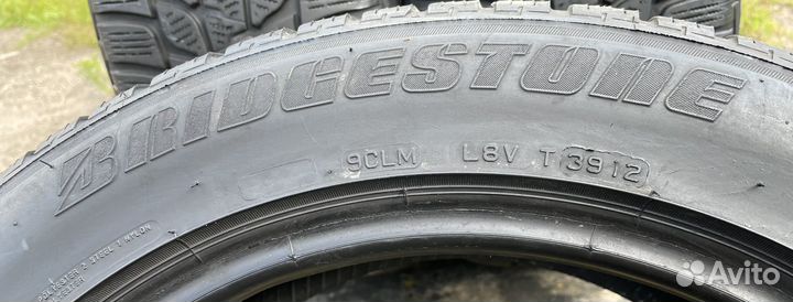 Bridgestone Blizzak LM-25 215/55 R17