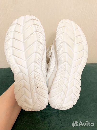 Кроссовки женские