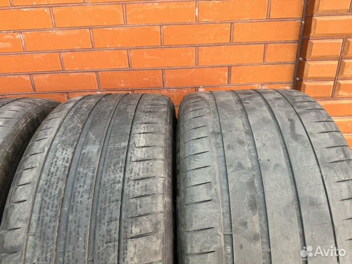 Michelin Pilot Sport 4 S 285/40 R22 и 325/35 R22 204ZR