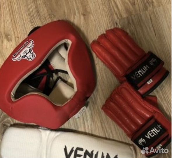 Шлем и перчатки