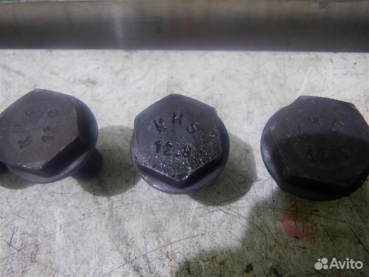 Болт маховика Фольксваген Пассат Б3