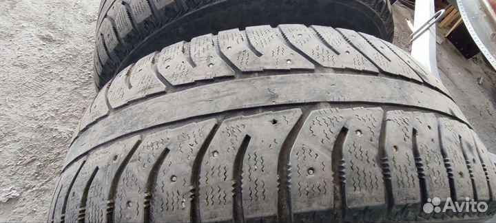 Bridgestone Ice Cruiser 7000 235/65 R17