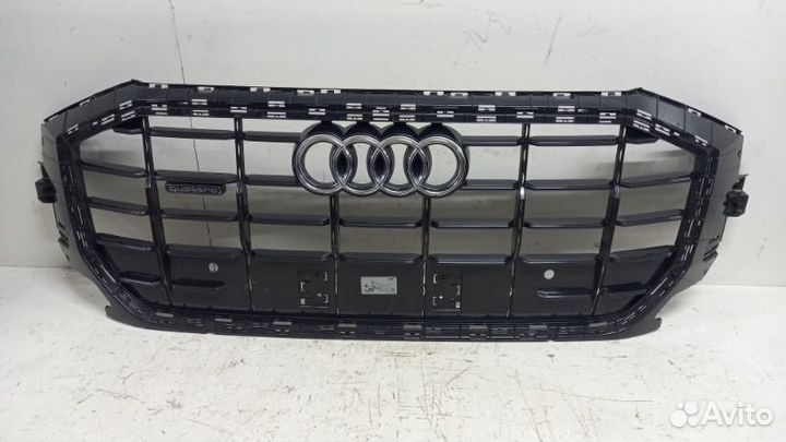 Решетка радиатора передняя Audi Q8 2019