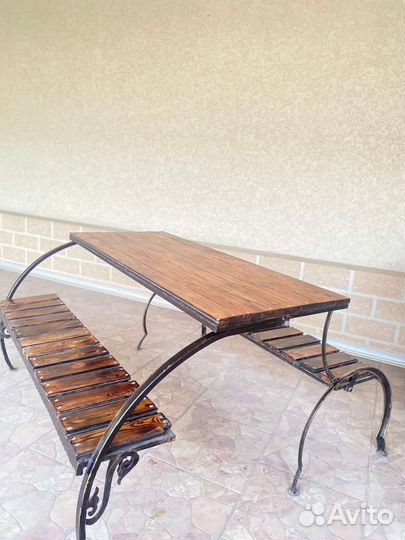 Стол и скамейка