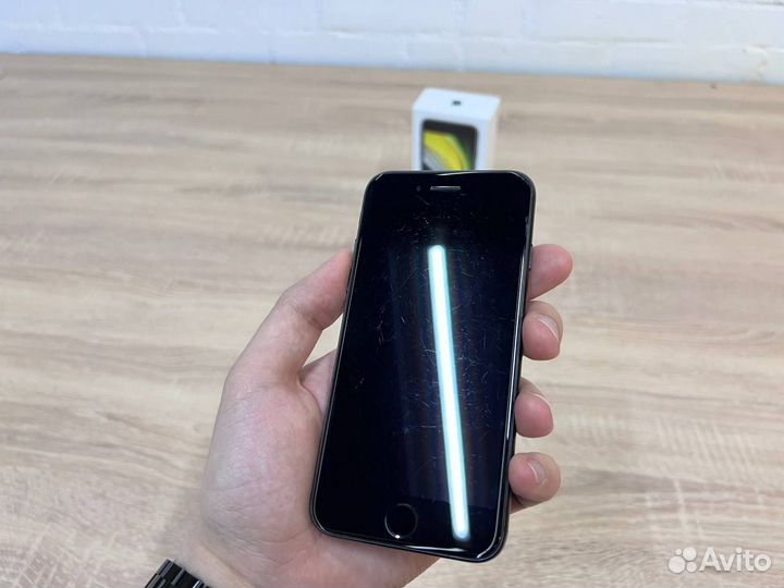 iPhone SE, 64 ГБ