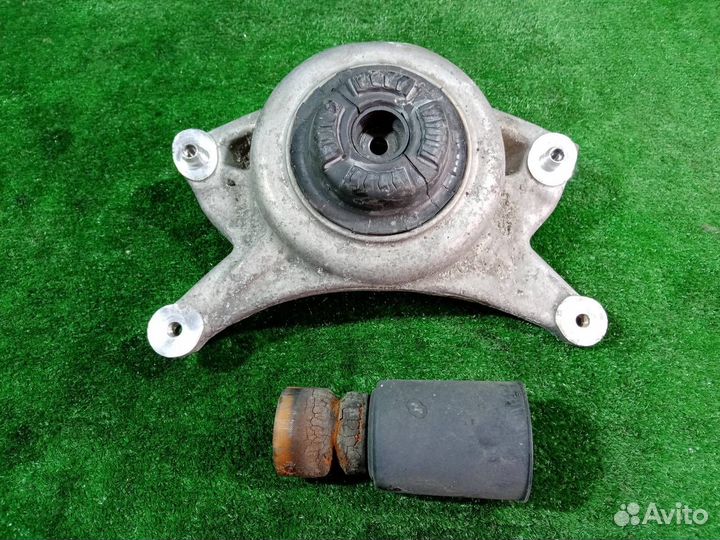 Опора стойки передняя правая Audi A4 B8 cdnc 2010