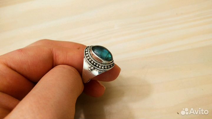Серебряное кольцо с лабрадором