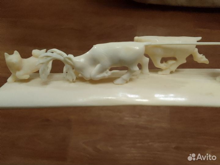 Резьба по кости скульптурная композиция- 22 см