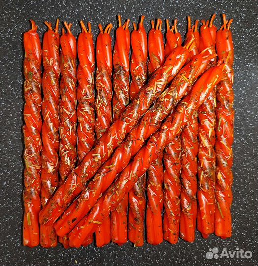 Оранжевая свеча скрутка 