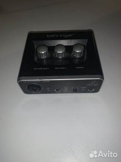Звуковая карта behringer um2