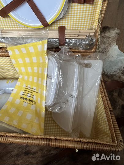 Корзина для пикника с посудой