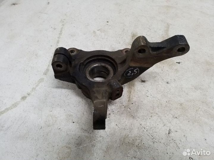 Кулак поворотный передний правый Mitsubishi Outlan