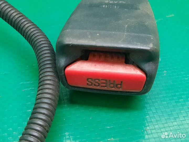 Ответная часть ремня безопасности передняя правая