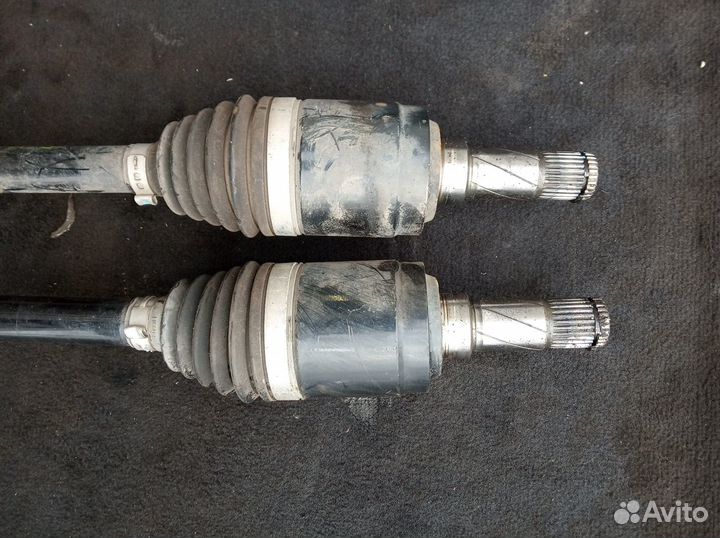 Привод задний левый/правый Discovery Sport L550