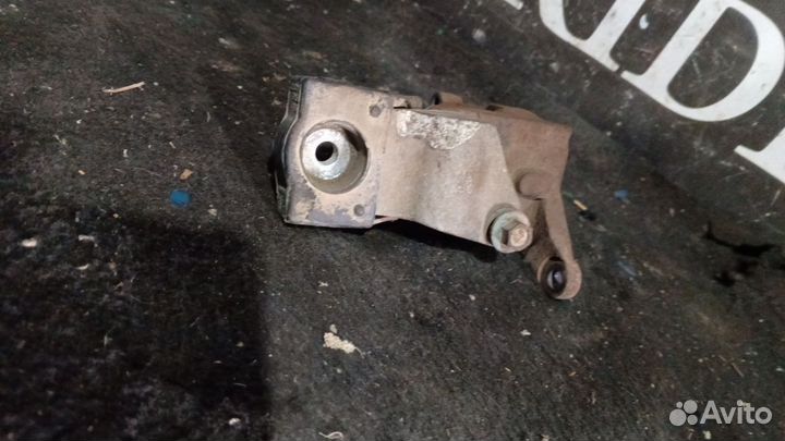 Geely MK подушка двигателя