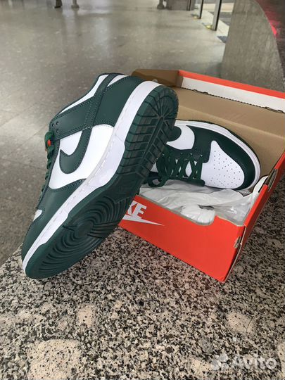 Nike dunk low varsity green