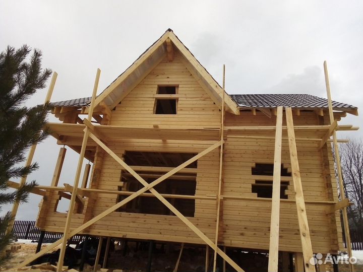 Плотник строитель