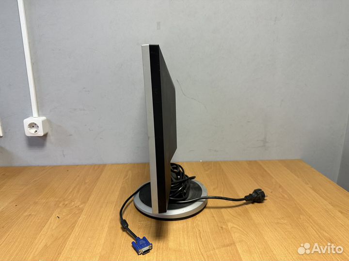 Монитор Samsung SyncMaster 940N