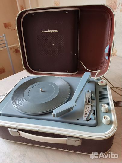 Виниловый проигрыватель Молодежный