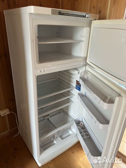 Холодильник бу indesit