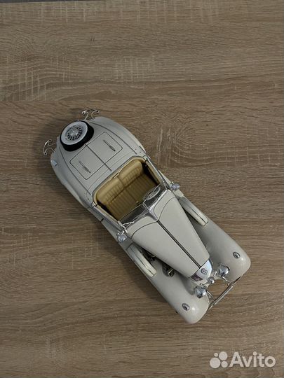 Белый Mercedes-Benz 500К