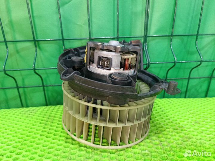 Моторчик отопителя Mercedes Benz C200 W202 111.945