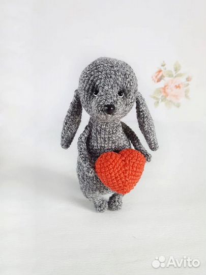 Зайчик с сердечком. Подарок