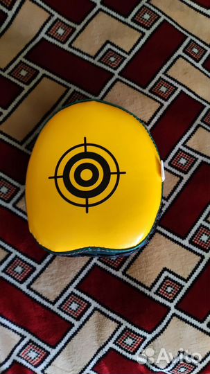 Изогнутые боксёрские лапы