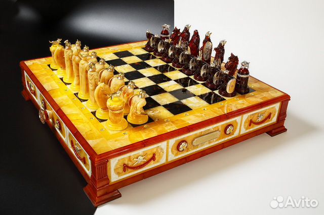 Шахматы из янтаря. Эксклюзивная шахматная доска