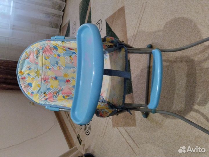 Детский столик и стульчик для кормления и каляска