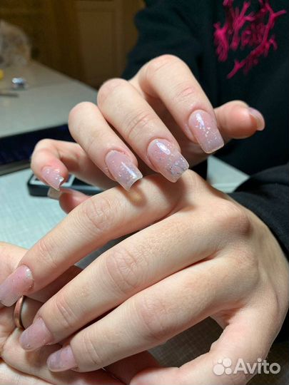 Модель на маникюр