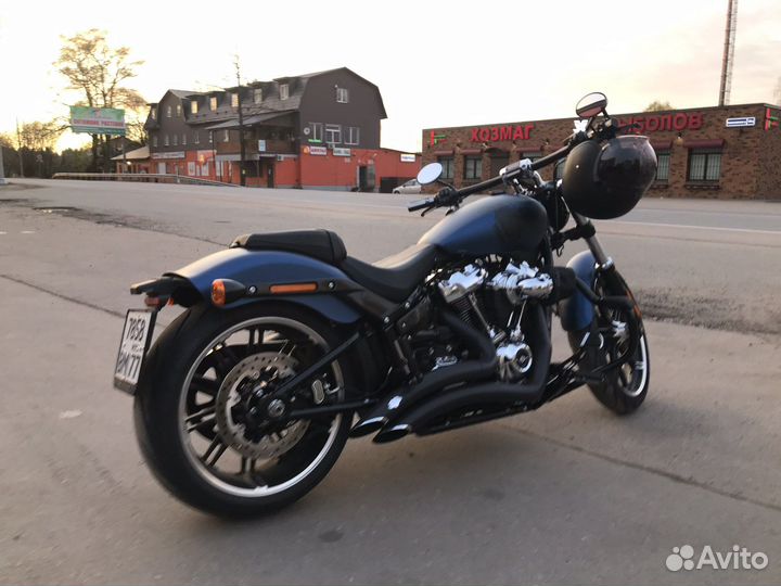 Мотоцикл Harley-Davidson breakout