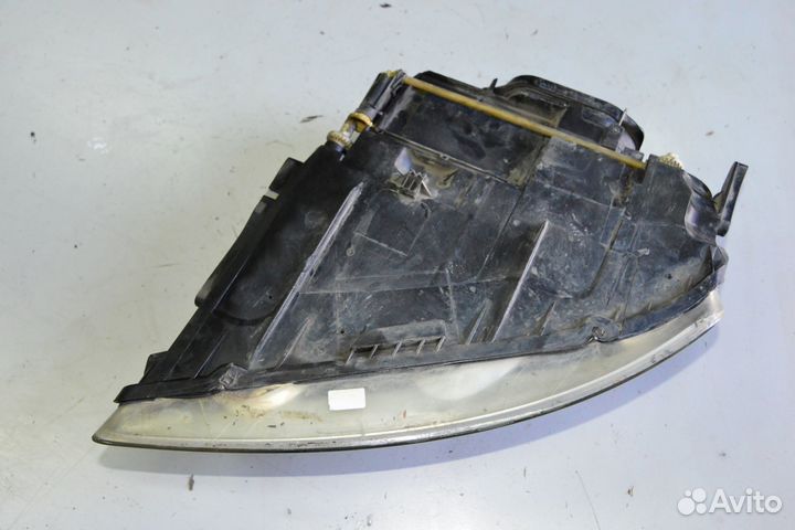 Фара передняя правая Volkswagen Touareg 1