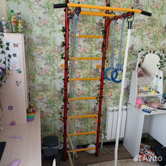 Шведская стенка с турником