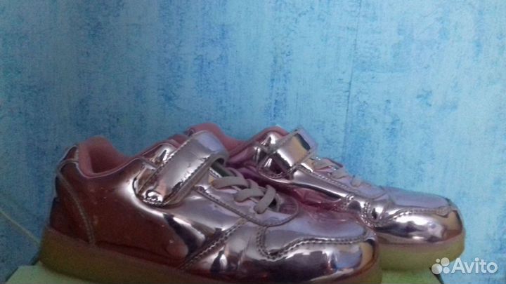 Кроссовки для девочки