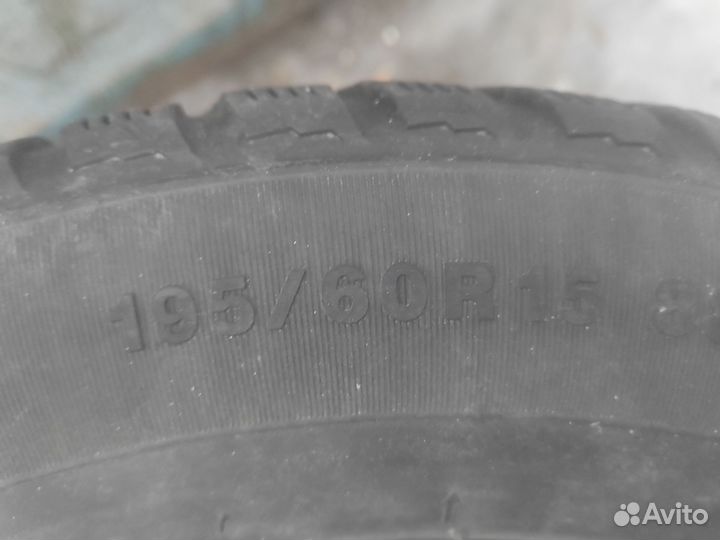 Kumho I'Zen KW22 235/4.5 R15 27Y