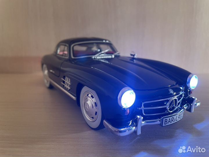 Коллекционная машинка Mercedes Benz 300SL 1:24