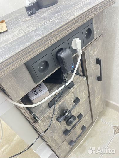 Маникюрный стол с вытяжкой