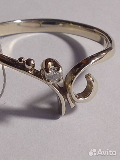 Золотое кольцо с бриллиантом 17.5 размер. Новое