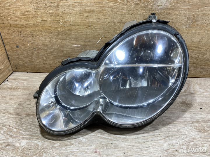 Фара передняя левая Mercedes W203 рест 142460