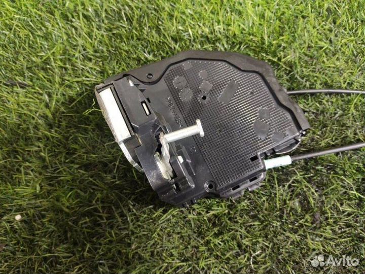 Механизм открывания двери задний правый Toyota