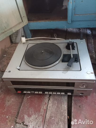 Виниловый проигрыватель