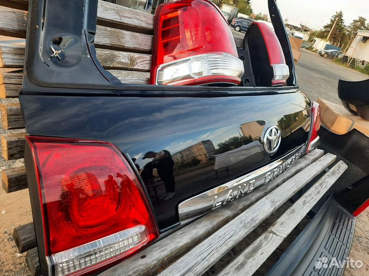 Задние фонари (комплект ) Toyota Land Cruiser 200