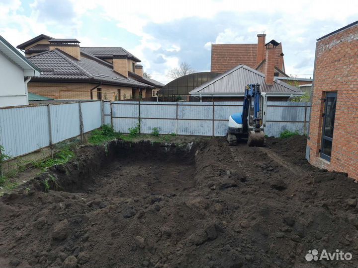 Мини-экскаватор