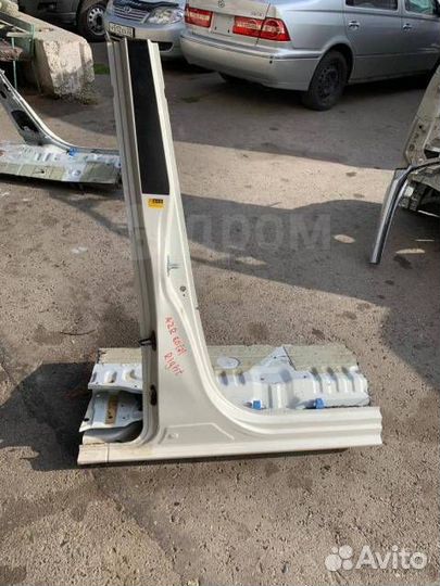Стойка кузова средняя левая Toyota Noah AZR60