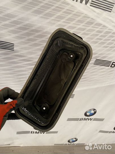 Уплотнитель крышки багажника BMW G11/G12/G30